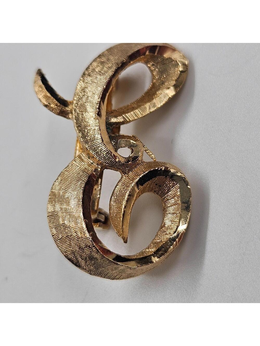 Vintage Mamselle Letter E Initial Pin Gold Tone NOS Original Card Hand Engraved